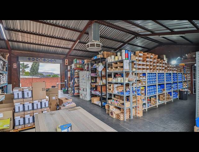 800M² BUILDING FOR SALE IN HERMANSTAD